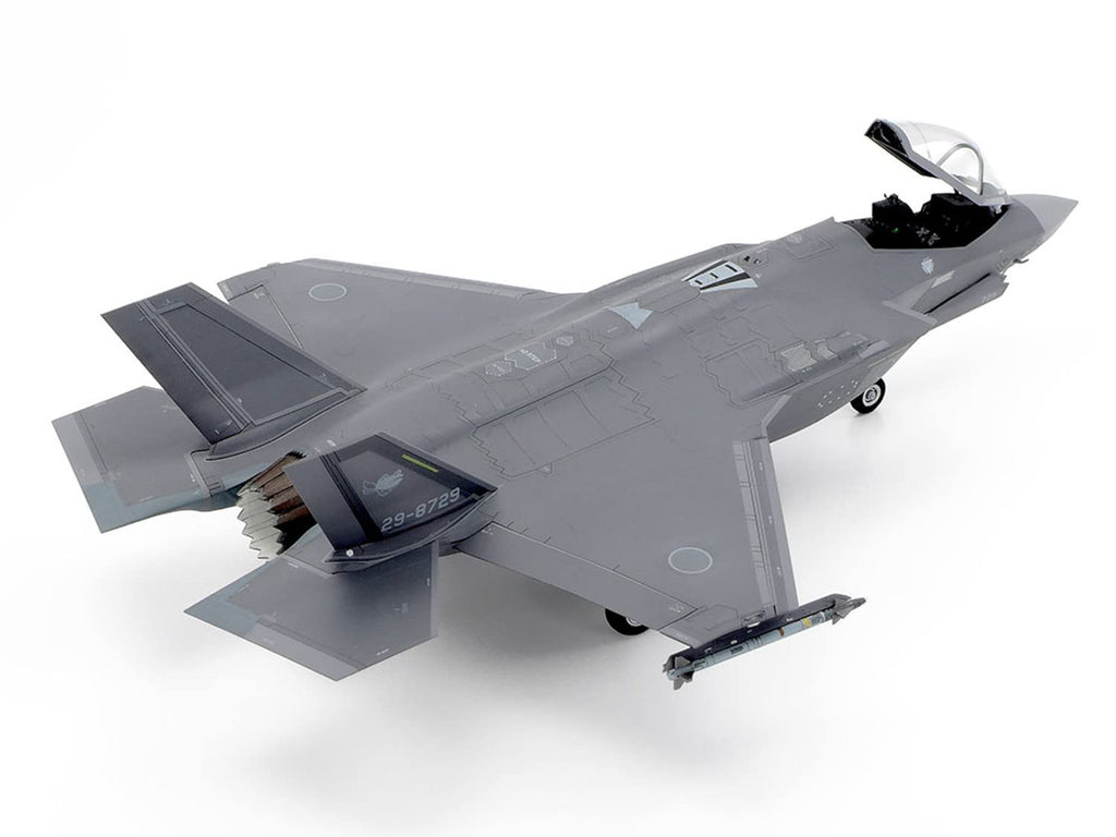 1:72 F-35A Lightning II Plastic Model Kit K330198