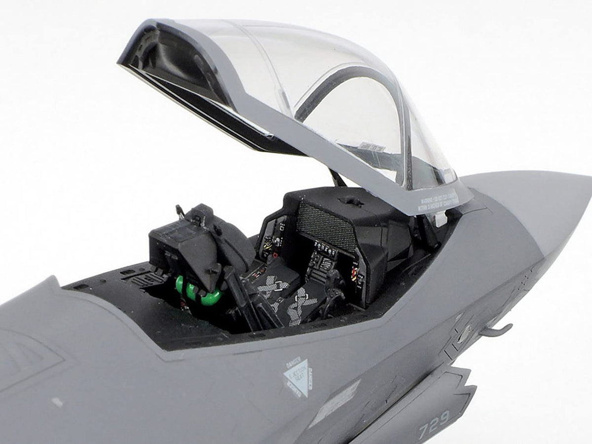 1:72 F-35A Lightning II Plastic Model Kit K330198
