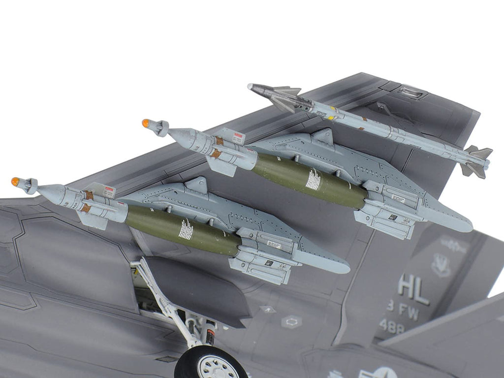 1:72 F-35A Lightning II Plastic Model Kit K330198