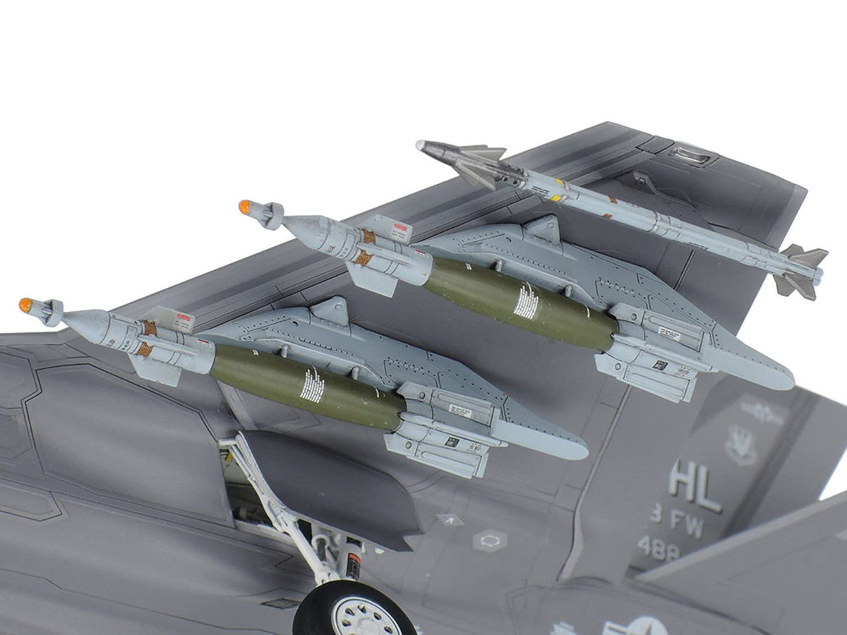 1:72 F-35A Lightning II Plastic Model Kit K330198