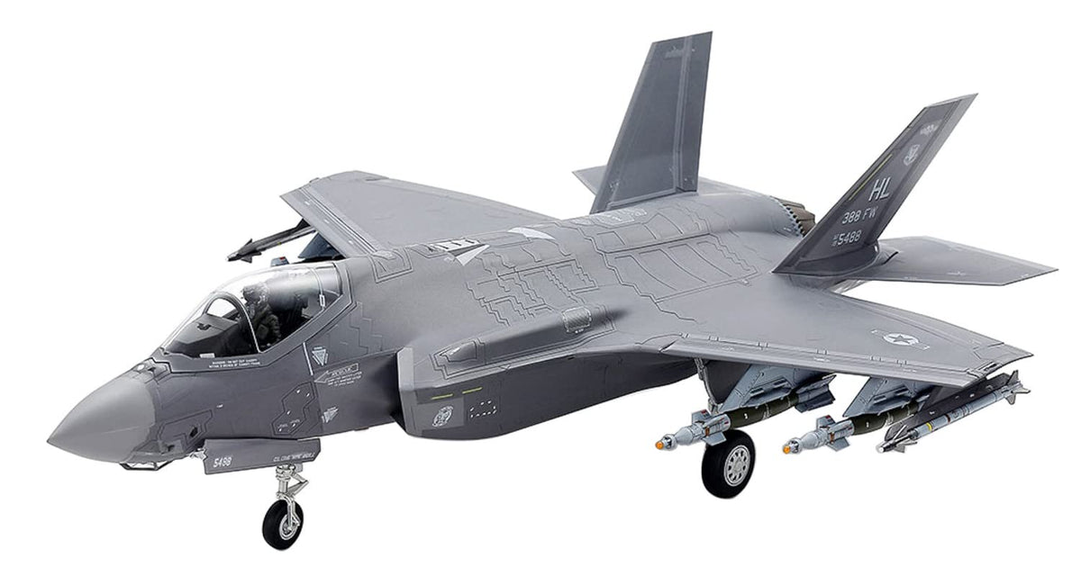1:72 F-35A Lightning II Plastic Model Kit K330198