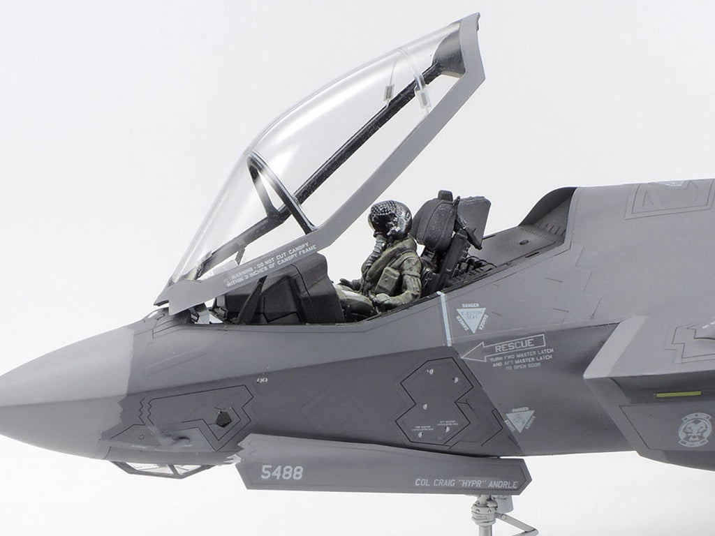 1:72 F-35A Lightning II Plastic Model Kit K330198