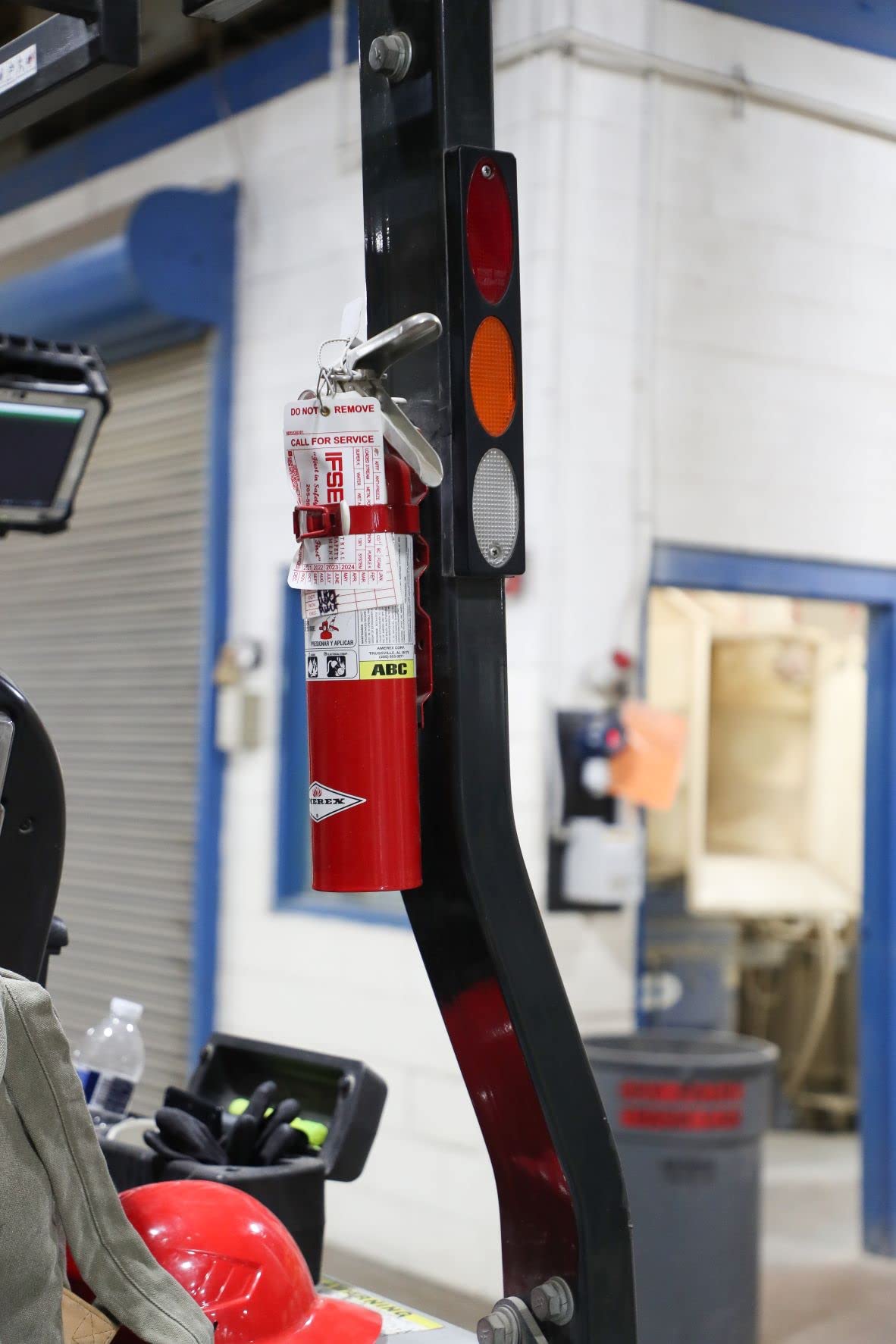 2.5 Pound ABC Dry Chemical Fire Extinguisher with Wall Bracket Q937831
